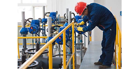 DPP_UA-4_WorkerInspectingPipeline_630x315.jpg